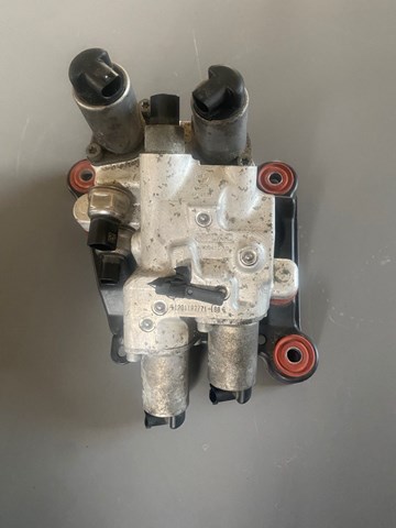 Блок клапанов регулируемой подвески 37146775258 BMW