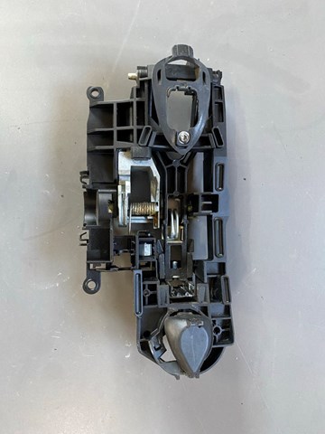 Держатель наружной ручки двери, задней левой 51217187227 BMW