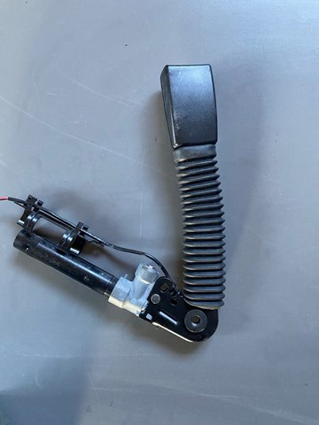 BMW 72119115306 Рычаг (замок) фиксации ремня безопасности передний правый в наличии Днепр