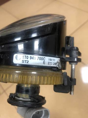 VAG 1T0941700C Фара противотуманная правая в наличии Полтава
