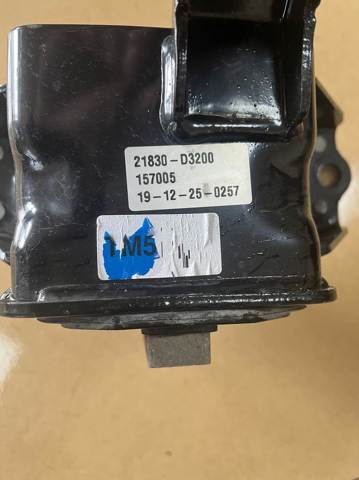 21830D3200 HYUNDAI Левая подушка двигателя купить в Харьков