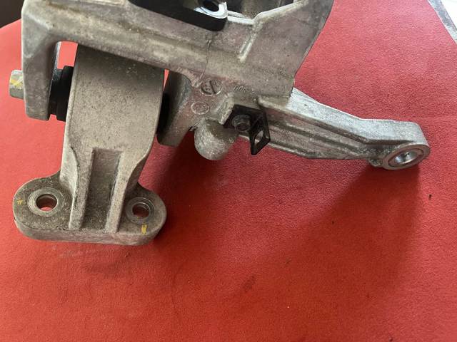 218A0GI000 HYUNDAI Правая подушка двигателя купить в Чернигов