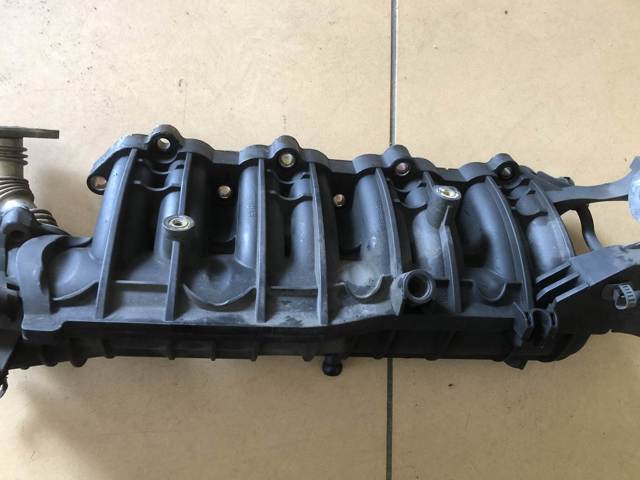 Впускной коллектор 283102A801 HYUNDAI