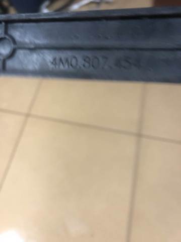 VAG 4M0807454 Кронштейн бампера заднего правый в наличии Киев