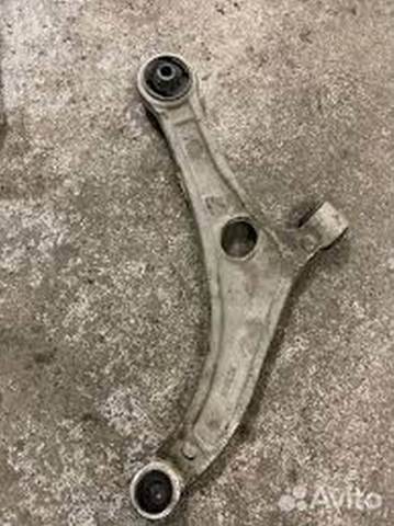 Передний нижний рычаг 545013Z700 HYUNDAI