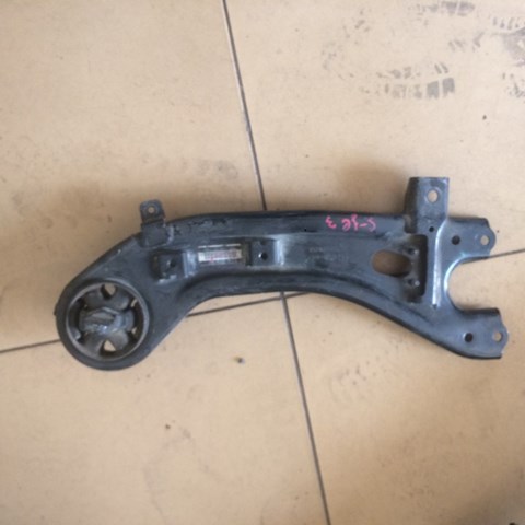 Рычаг/тяга задней подвески продольный нижний, левый 552702W650 HYUNDAI