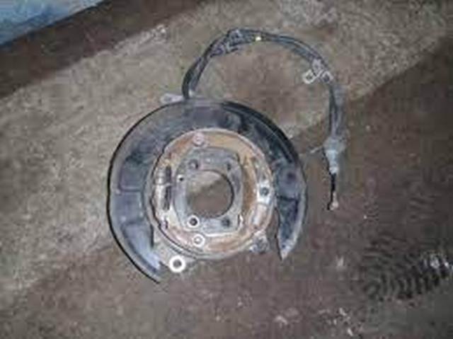 Кожух тормозного диска заднего левый 583101C810 HYUNDAI