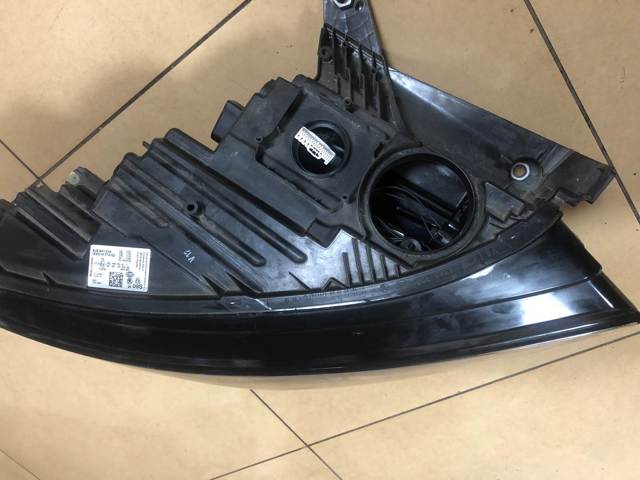 VAG 5LB941016 Правая фара в наличии Черновцы