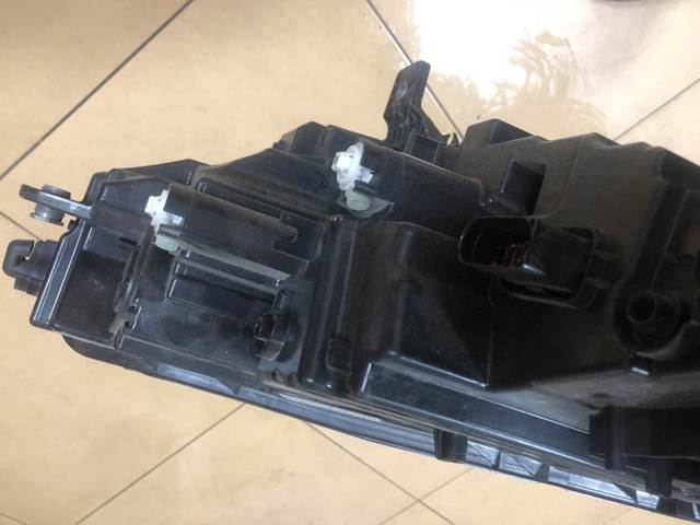 5LB941016 VAG Правая фара купить в Чернигов