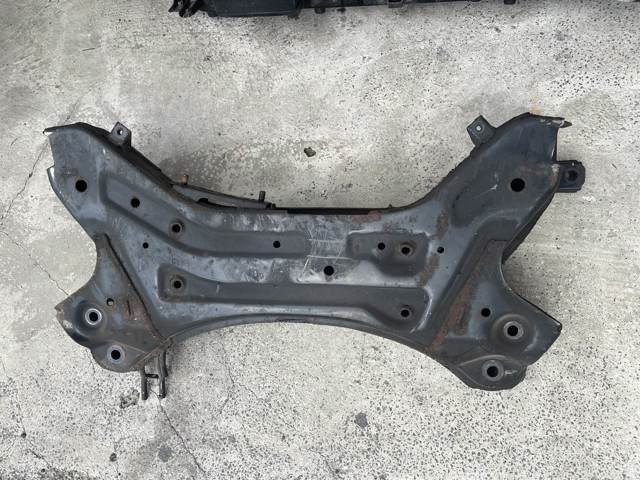 Подрамник передней подвески 624002Y000 HYUNDAI