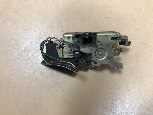 Запор кабины 6387200435 MERCEDES