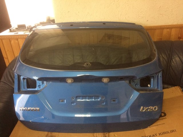 Задняя дверь 737001K000 HYUNDAI