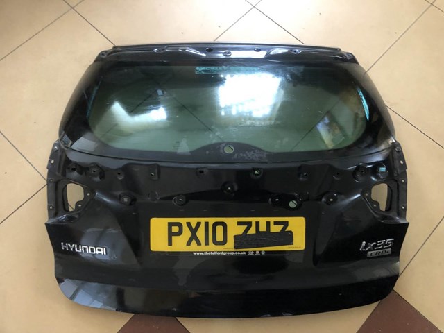 Задняя дверь 737002Y000 HYUNDAI