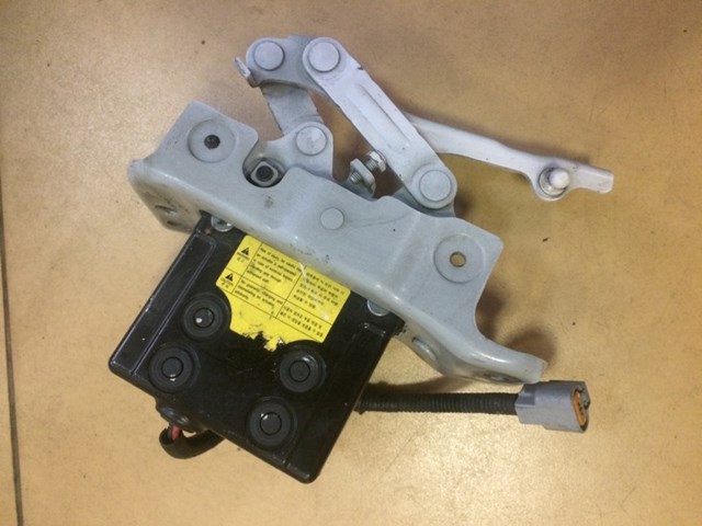 Правая петля капота  791602W000 HYUNDAI
