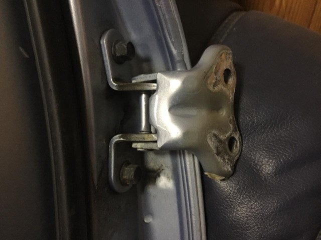 Петля двери задней левой 793300X000 HYUNDAI