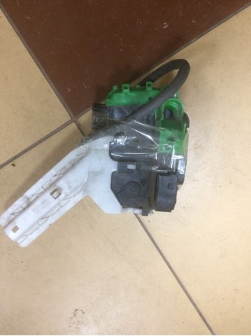 Замок двери задней левой 814103Z000 HYUNDAI