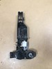 Кронштейн ручки передней левой двери 8200226526 renault modus 2004-2007. запчасть б.у оригинальная с пробегом, снята с автомобиля 2004-2007 г.в., который пригнан из европы, без пробега по украине.так же есть в наличии  много других запчастей. 8200226526