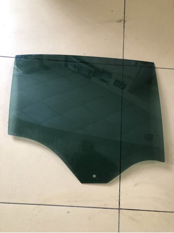 Стекло задней правой двери 823009479R RENAULT