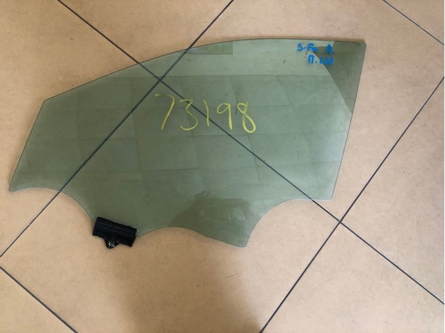 824102W020 HYUNDAI Стекло двери передней левой купить в Украина