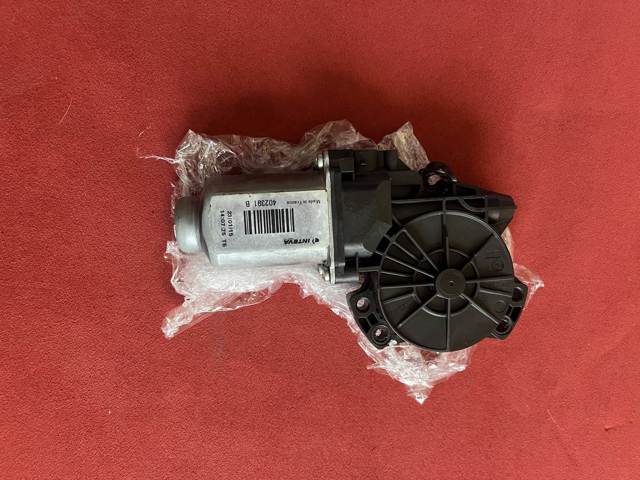 824502S000 HYUNDAI Мотор стеклоподъемника двери передней левой купить в Кривой Рог