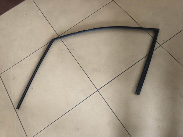 Направляющая стекла передней двери 825402W000 HYUNDAI