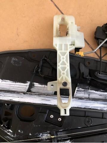 Держатель наружной ручки двери, передней правой 82665G5000 HYUNDAI