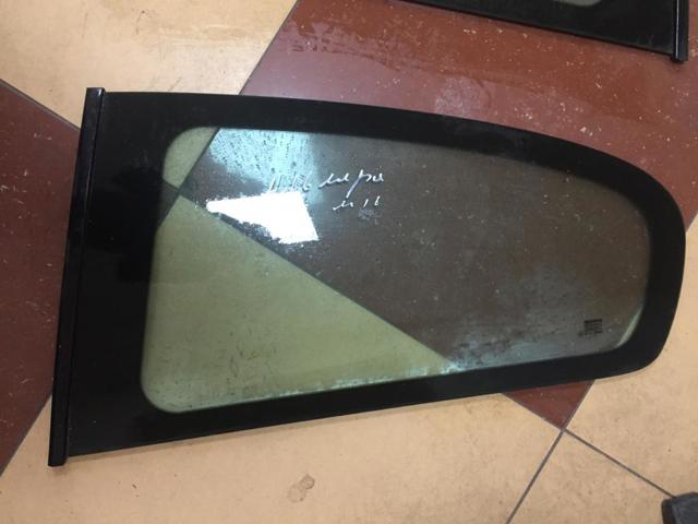 Стекло багажного отсека, левое 833071N000 NISSAN