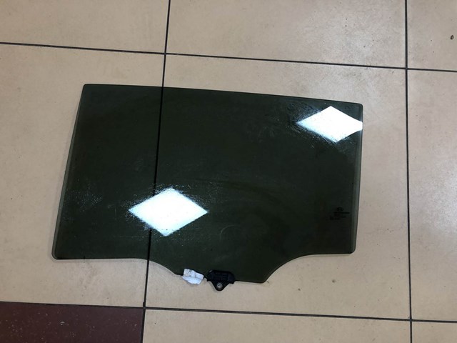Стекло двери задней левой 834113U010A HYUNDAI