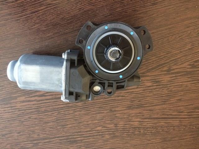 Моторчик стеклоподъемника двери задней, левой 834503W000 HYUNDAI