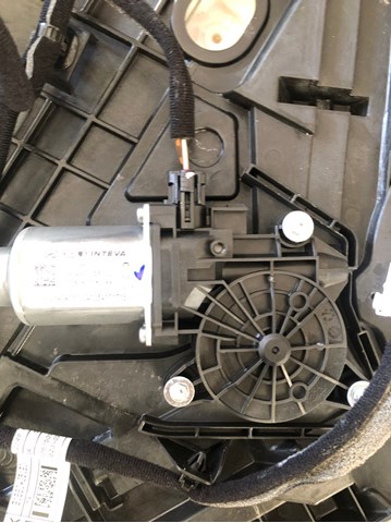 Моторчик стеклоподъемника двери задней, правой 83460G5000 HYUNDAI