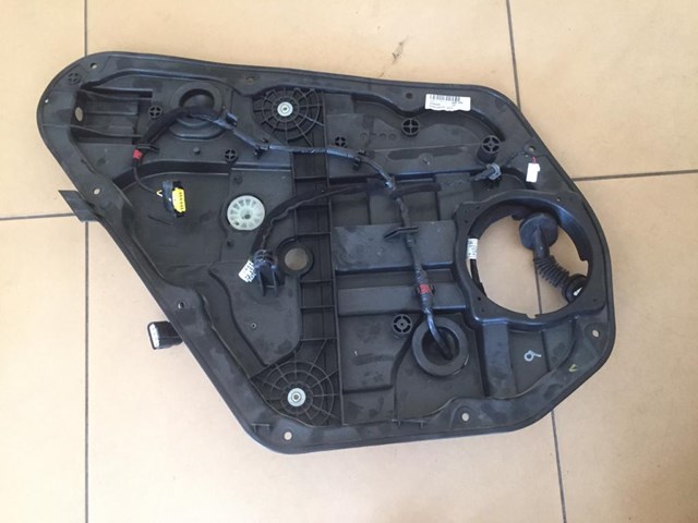 Стеклоподъемник задней левой двери 834713Z000 HYUNDAI