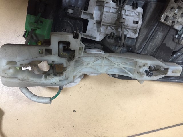 Держатель наружной ручки двери, задней правой 836653Z000 HYUNDAI