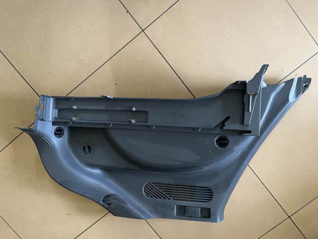 Облицовка багажного отсека, правая 85740GI000NNB HYUNDAI