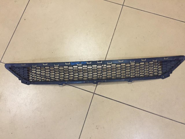 Решетка бампера переднего нижняя 86561D7000 HYUNDAI