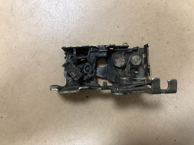 MERCEDES 9017301135 Замок двери боковой сдвижной правой в наличии Чернигов