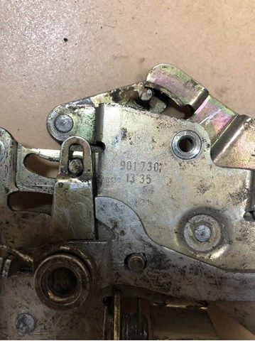 MERCEDES 9017301335 Замок двери боковой сдвижной правой в наличии Житомир