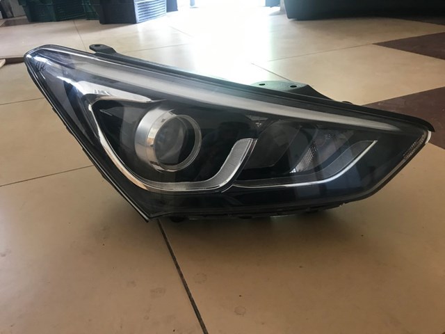Вставка фары правой 921022WXXX HYUNDAI