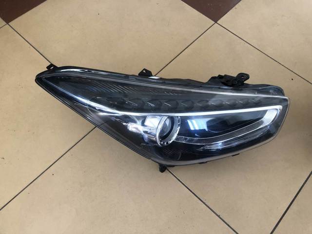 Фара правая 921023ZXXX HYUNDAI
