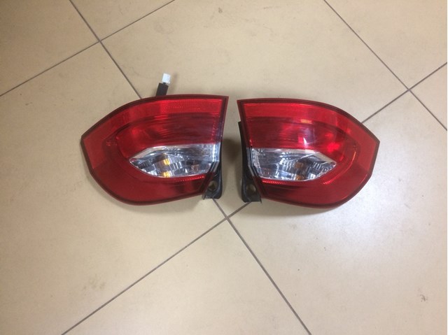 Задняя левая внешняя фара 924011W2 HYUNDAI