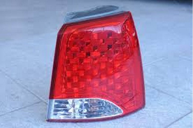 Задний правый внешний фонарь 924021U000 HYUNDAI