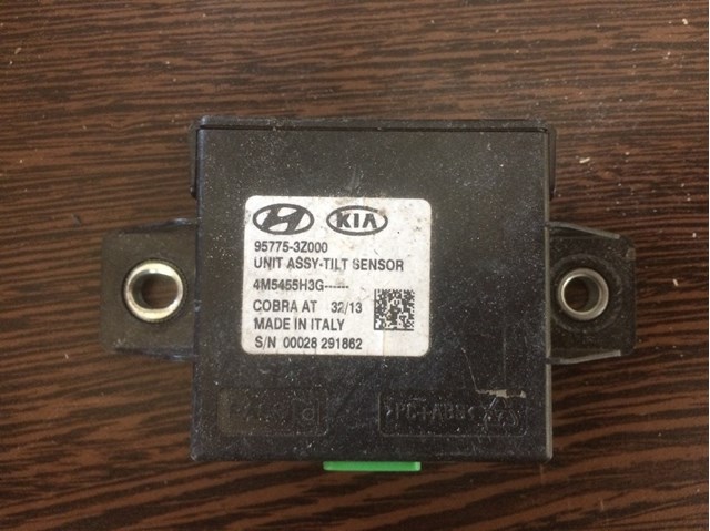 957753Z000 HYUNDAI купить в Львов