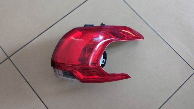 Задний правый внешний фонарь 9678074380 PEUGEOT