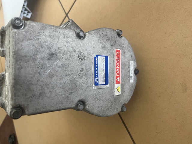 HYUNDAI 977E1CV400 в наличии Николаев