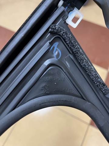 PEUGEOT 9826324280 в наличии Павлоград