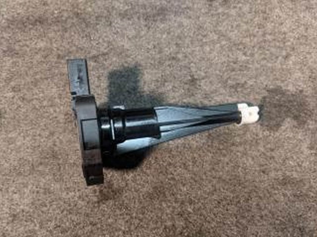 Датчик уровня масла двигателя A0919057101 MERCEDES
