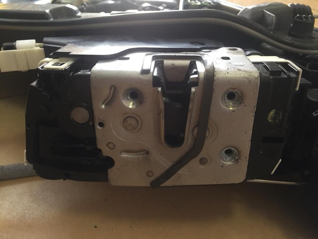 Дверной замок передний правый A1667200635 MERCEDES