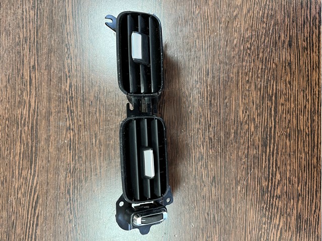 Решетка воздуховода правая A1678307901 MERCEDES