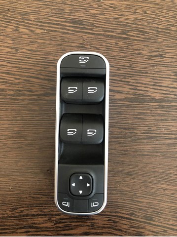A1679050001 MERCEDES Кнопочный блок управления стеклоподъемником передний левый купить в Чернигов
