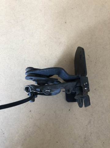 A2038800264 Стояк-крюк замка капота купить Ирпень