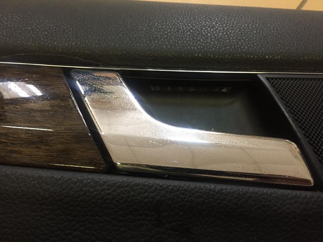 Дверная ручка внутренняя левая передняя/задняя A2047201171 MERCEDES